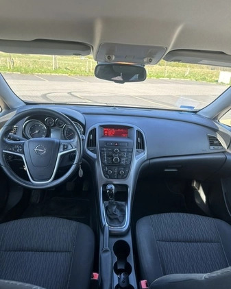 Opel Astra cena 23000 przebieg: 291500, rok produkcji 2015 z Kołobrzeg małe 56